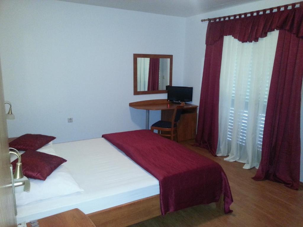 Pansion Marco Polo Petrcane Exterior foto